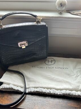 Victoria Hyde London Black Croc-Embossed Crossbody Satchel